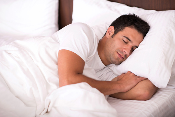 uomo-che-dorme-apnea